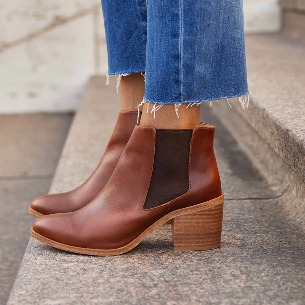 Nisolo Heeled Chelsea Boot in Brandy